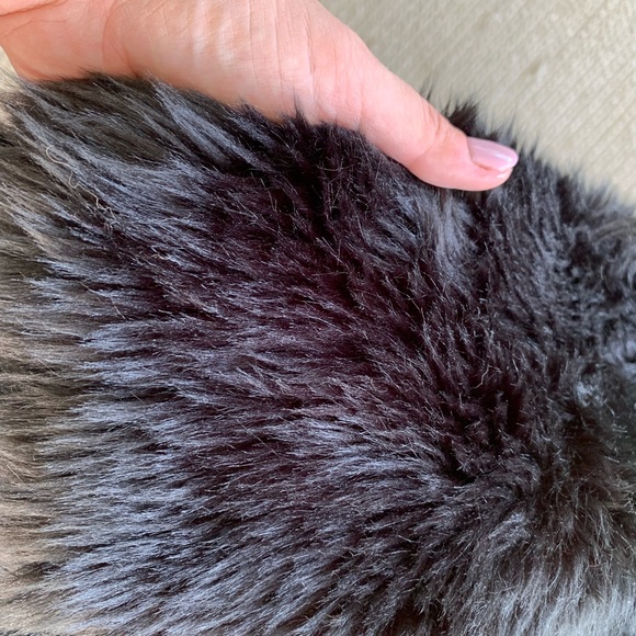 Express faux fur jacket with leather hem - Picture 4 of 4